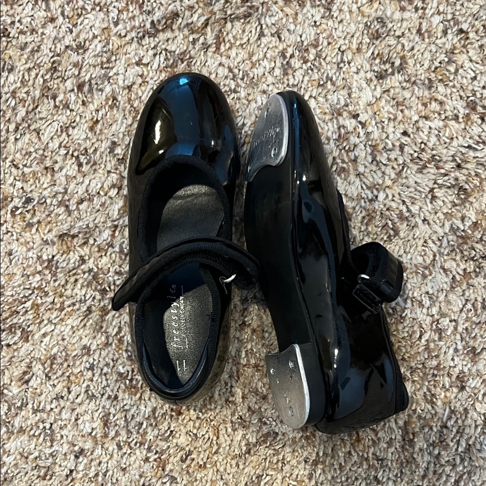 Freestyle Danskin girls size 11 tap shoes